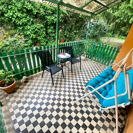 Grany'S Retro Guesthouse Near Budapest Airport Вечеш Экстерьер фото