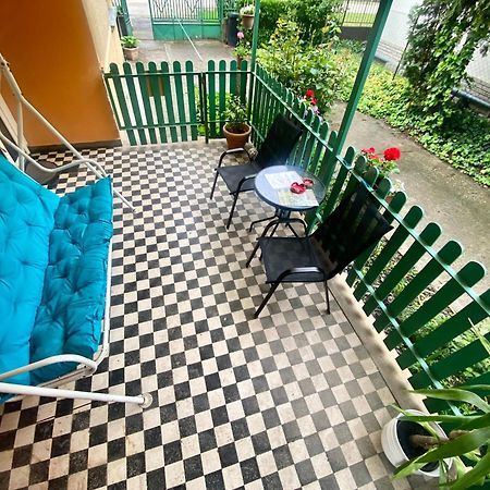 Grany'S Retro Guesthouse Near Budapest Airport Вечеш Экстерьер фото