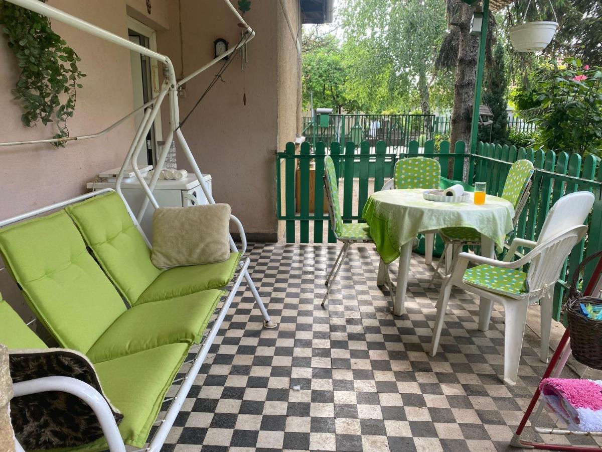Grany'S Retro Guesthouse Near Budapest Airport Вечеш Экстерьер фото