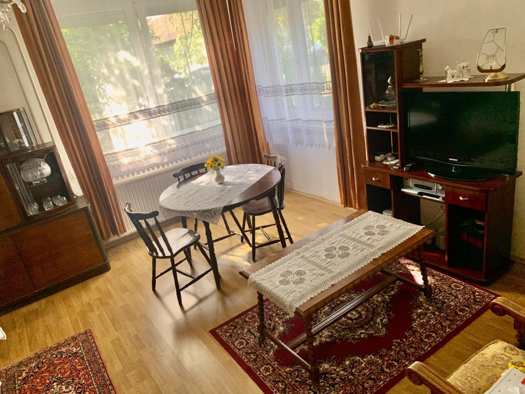 Grany'S Retro Guesthouse Near Budapest Airport Вечеш Экстерьер фото