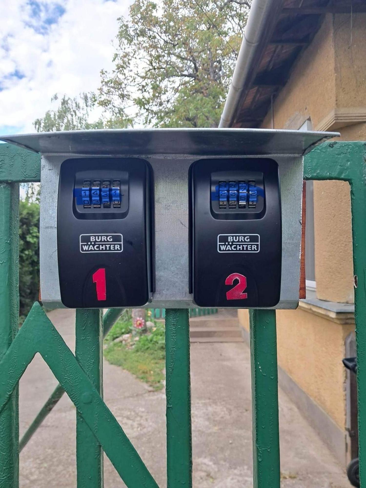 Grany'S Retro Guesthouse Near Budapest Airport Вечеш Экстерьер фото