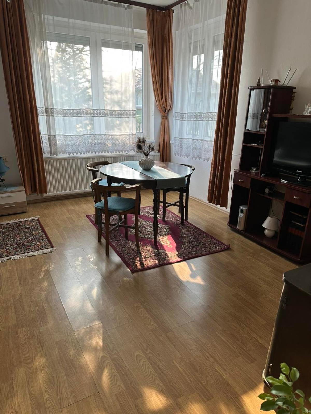 Grany'S Retro Guesthouse Near Budapest Airport Вечеш Экстерьер фото