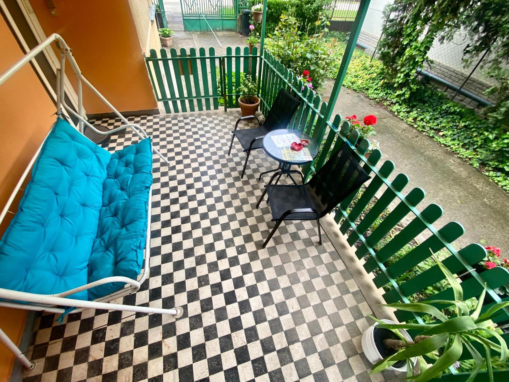 Grany'S Retro Guesthouse Near Budapest Airport Вечеш Экстерьер фото